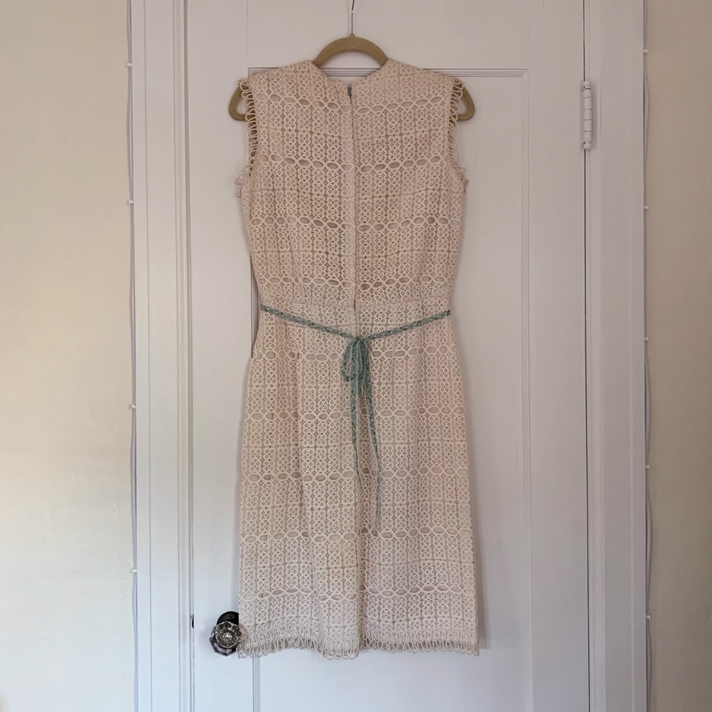 1960s Vintage Lace Shift Dress - Picture 4 of 5